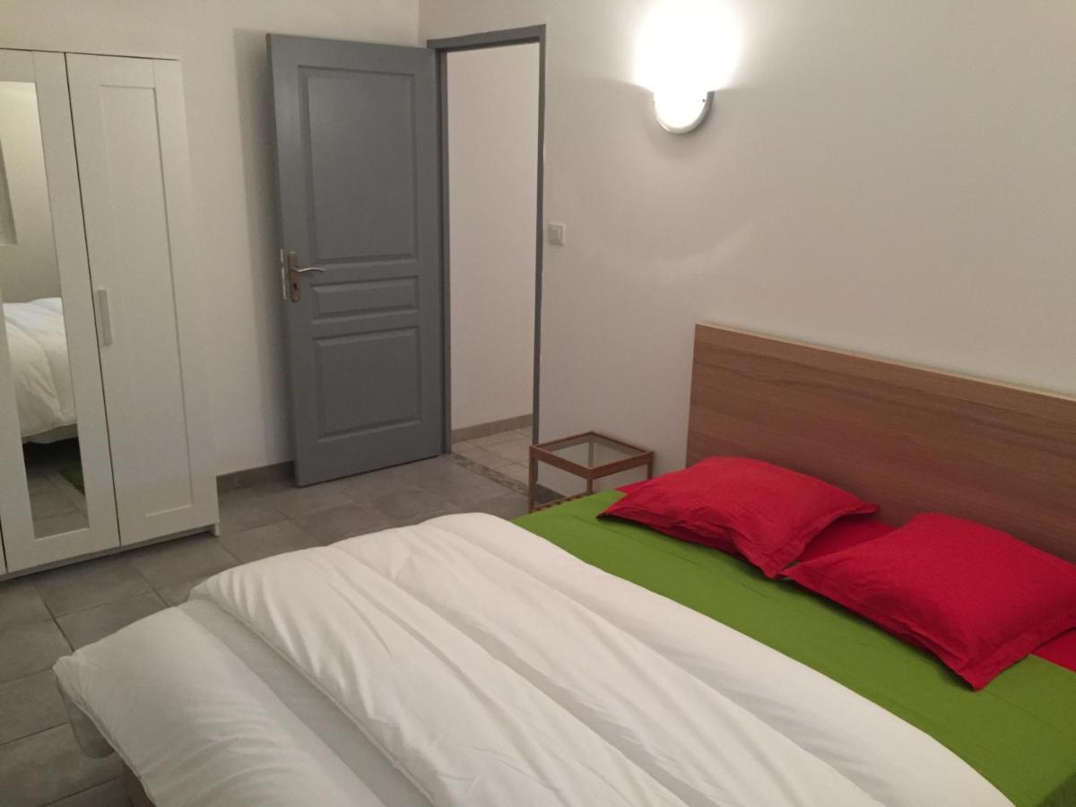 Gites Le Pressoir Vias Exteriör bild